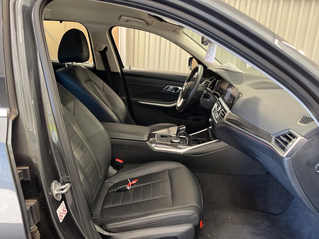 BMW 330 Luxury LED Head-Up Navi, снимка 6 - Автомобили и джипове - 56071562