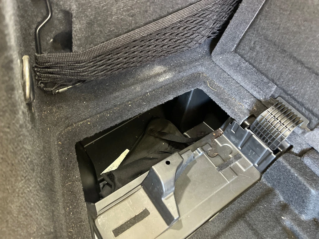BMW 330 Luxury LED Head-Up Navi, снимка 10 - Автомобили и джипове - 56071562