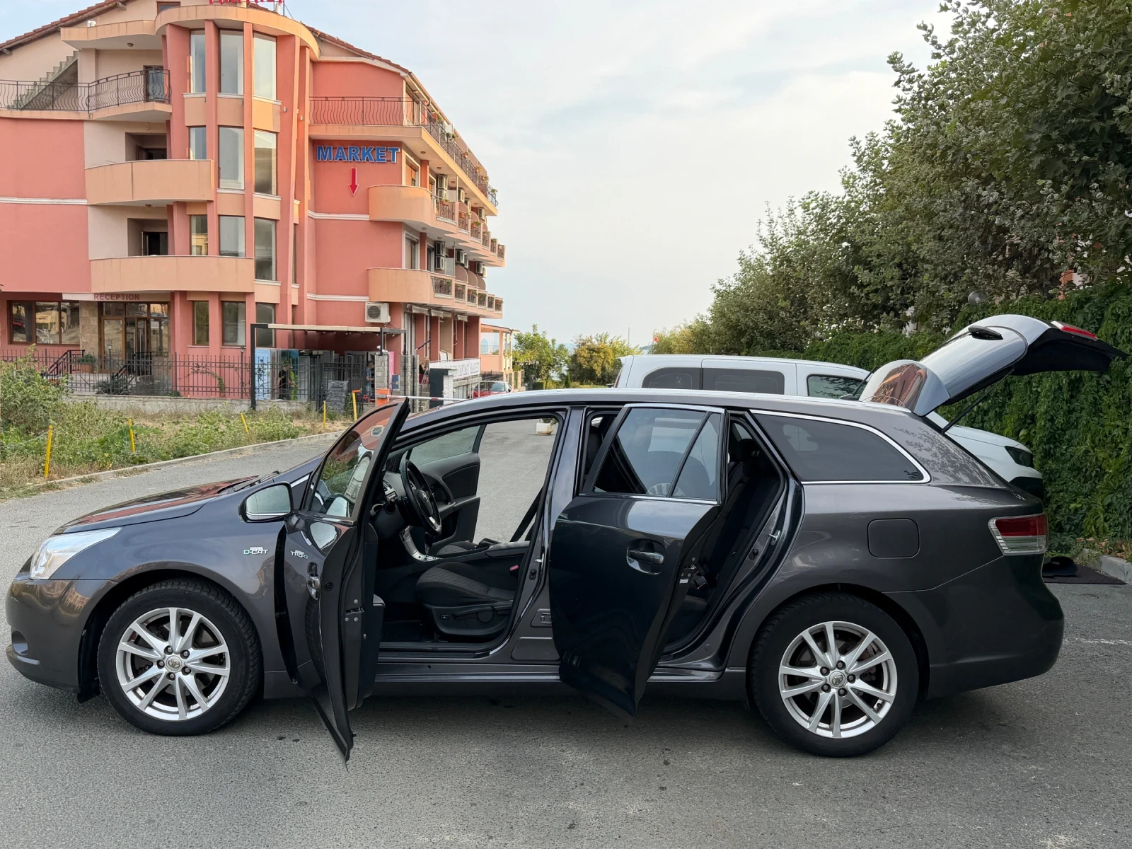 Toyota Avensis, снимка 12 - Автомобили и джипове - 56138439
