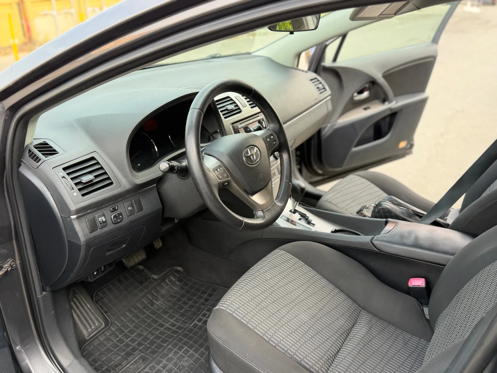 Toyota Avensis, снимка 11 - Автомобили и джипове - 56138439