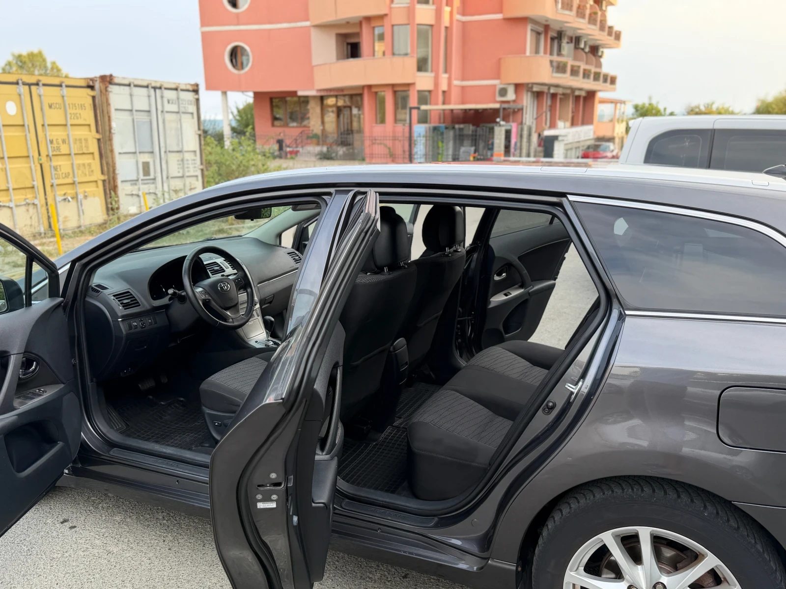 Toyota Avensis, снимка 13 - Автомобили и джипове - 56138439