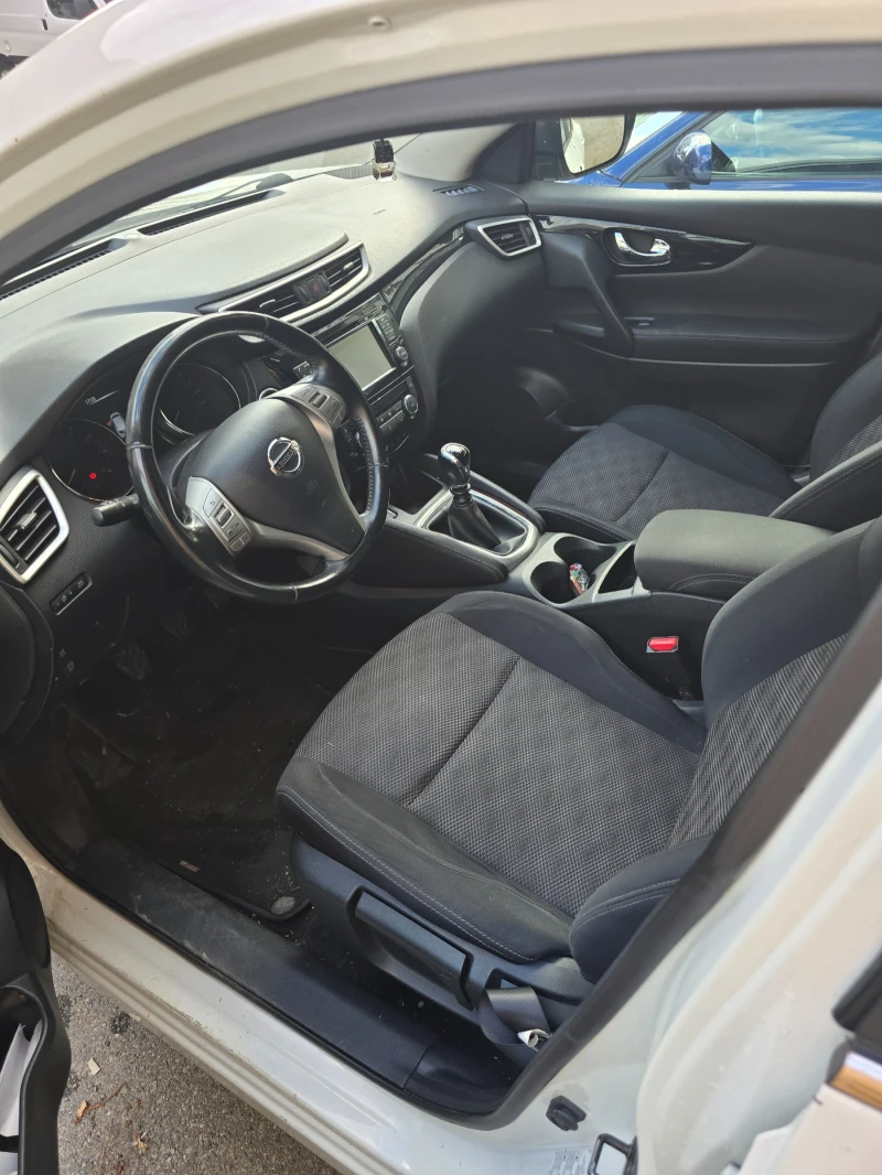 Nissan Qashqai, снимка 7 - Автомобили и джипове - 52108626
