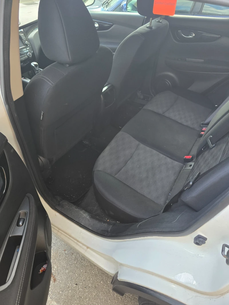 Nissan Qashqai, снимка 8 - Автомобили и джипове - 52108626