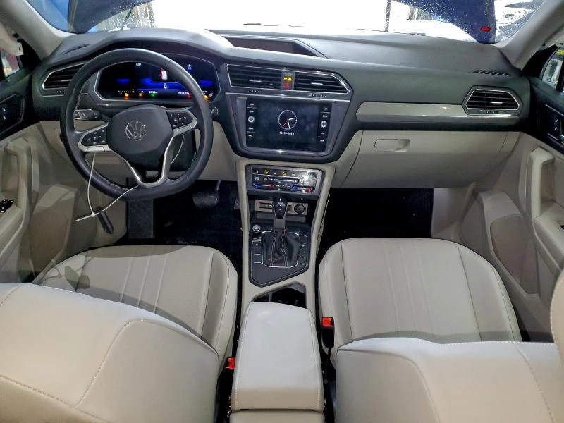 VW Tiguan 2.0L 4 Front-wheel Drive, снимка 9 - Автомобили и джипове - 53803005