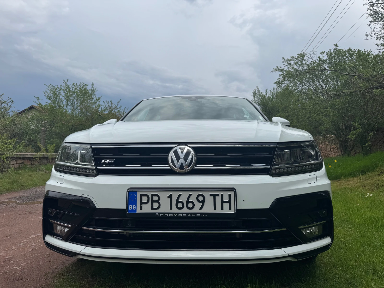 VW Tiguan R-line, 2 комплекта гуми, поръчков таван - изображение 10