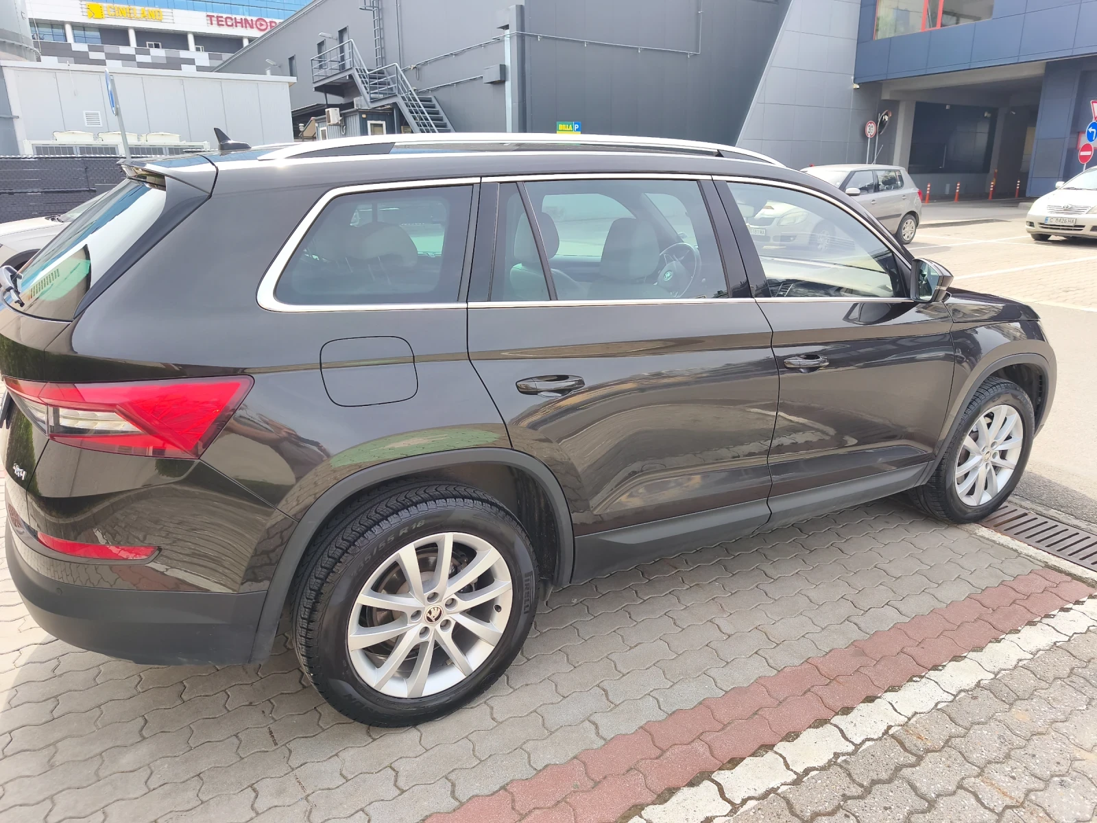 Skoda Kodiaq Business Edition, снимка 8 - Автомобили и джипове - 54182499