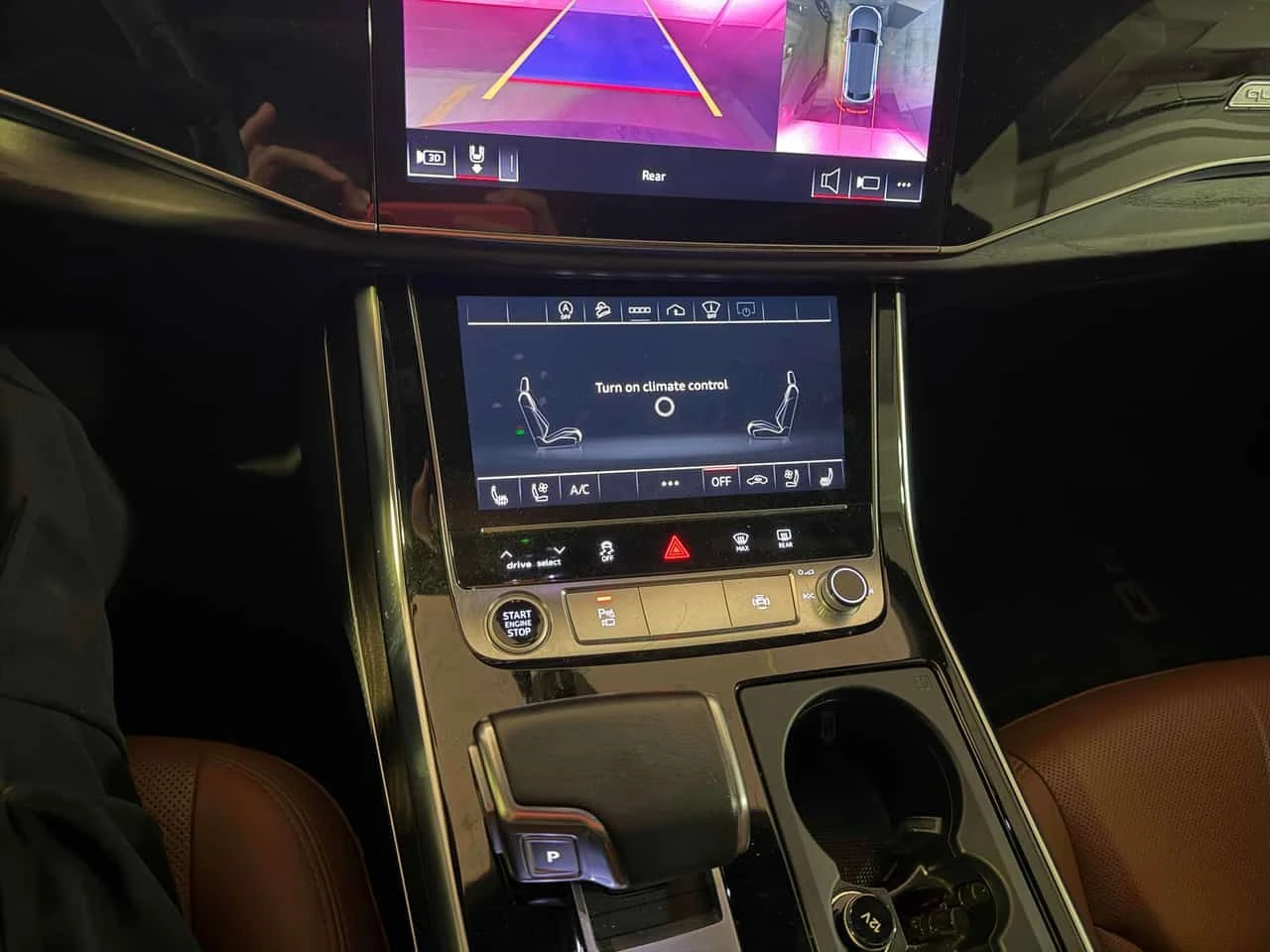 Audi Q8 Technik/ПАНОРАМА/ДИСТРОНИК/360/ВТОРИ ГУМИ И ДЖАНТИ, снимка 9 - Автомобили и джипове - 54444611