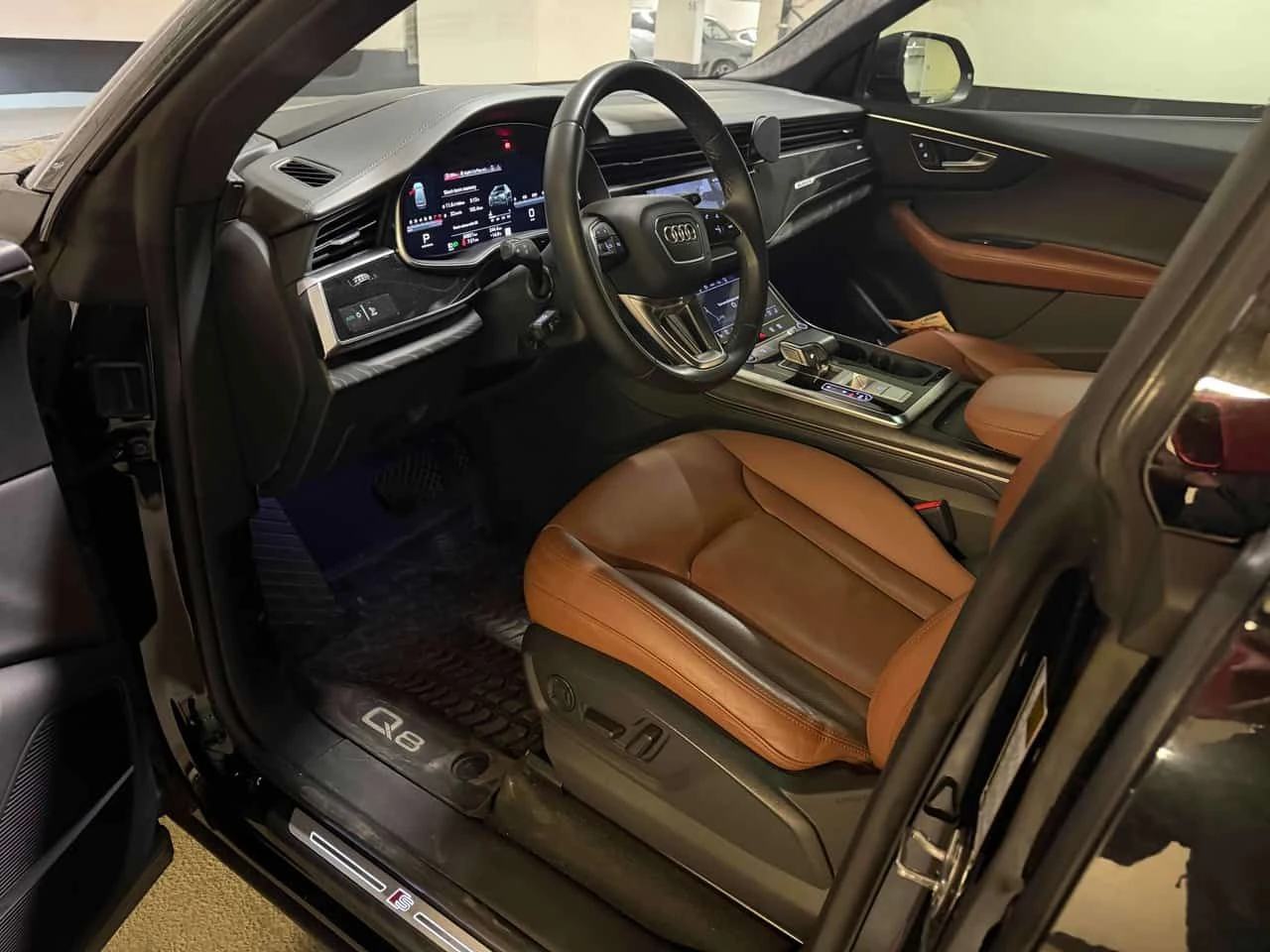 Audi Q8 Technik/ПАНОРАМА/ДИСТРОНИК/360/ВТОРИ ГУМИ И ДЖАНТИ, снимка 7 - Автомобили и джипове - 54444611