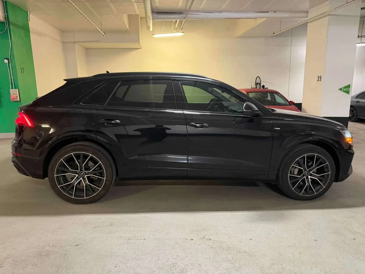Audi Q8 Technik/ПАНОРАМА/ДИСТРОНИК/360/ВТОРИ ГУМИ И ДЖАНТИ, снимка 4 - Автомобили и джипове - 54444611