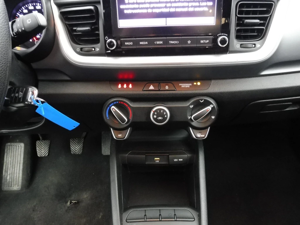 Kia Stonic, снимка 12 - Автомобили и джипове - 55472185
