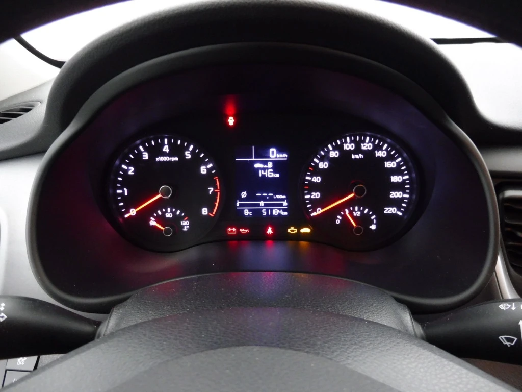 Kia Stonic, снимка 10 - Автомобили и джипове - 55472185