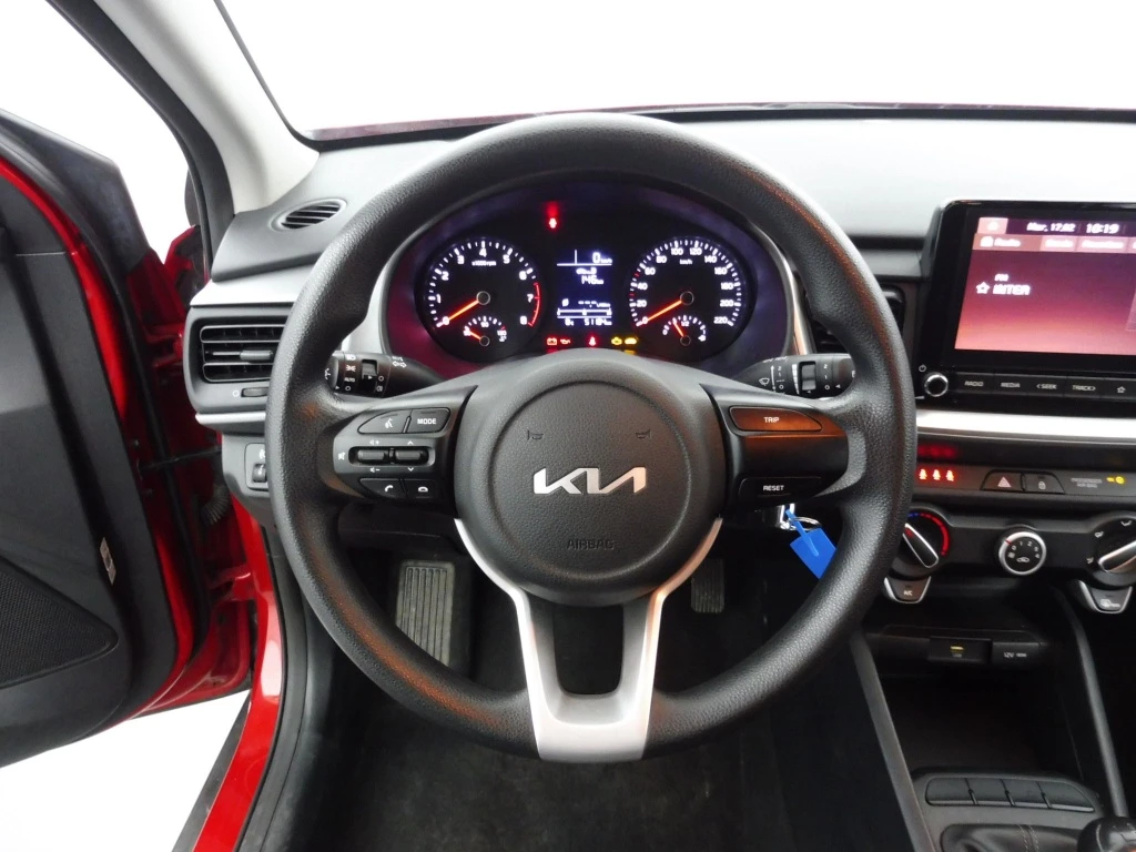 Kia Stonic, снимка 6 - Автомобили и джипове - 55472185