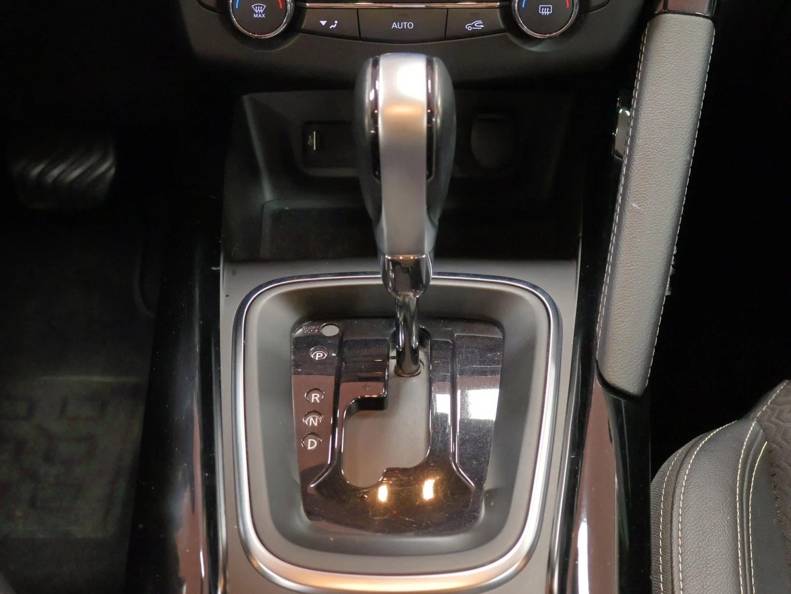Renault Kadjar 1.5 dCi | Automatic | Energy, снимка 8 - Автомобили и джипове - 55957078