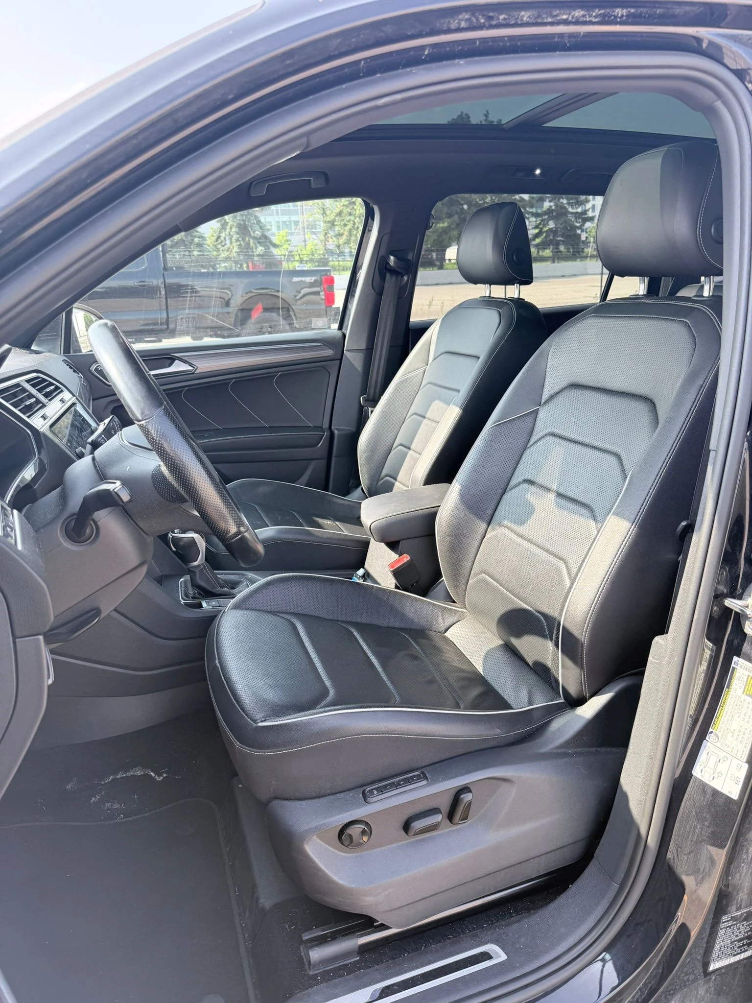 VW Tiguan * Highline R Line * CARFAX * , снимка 5 - Автомобили и джипове - 56105867