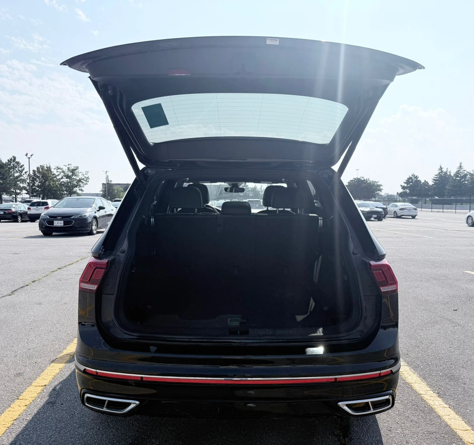 VW Tiguan * Highline R Line * CARFAX * , снимка 14 - Автомобили и джипове - 56105867