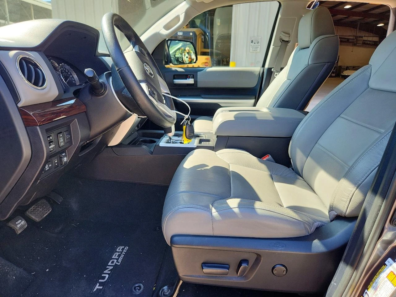 Toyota Tundra, снимка 7 - Автомобили и джипове - 56639783