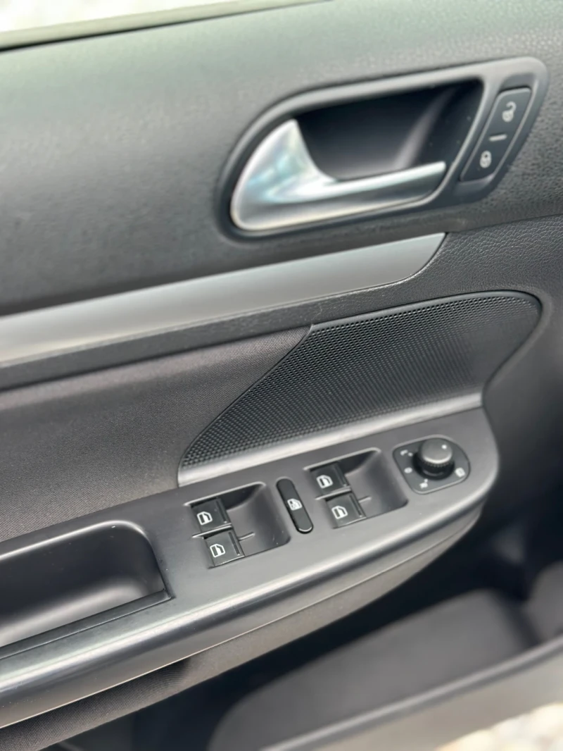 VW Golf Variant 1.6 TDI * ЛИЗИНГ* , снимка 9 - Автомобили и джипове - 52592806