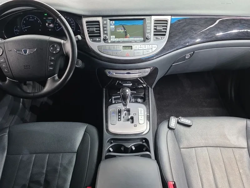 Hyundai Genesis 3.3, снимка 7 - Автомобили и джипове - 54615973