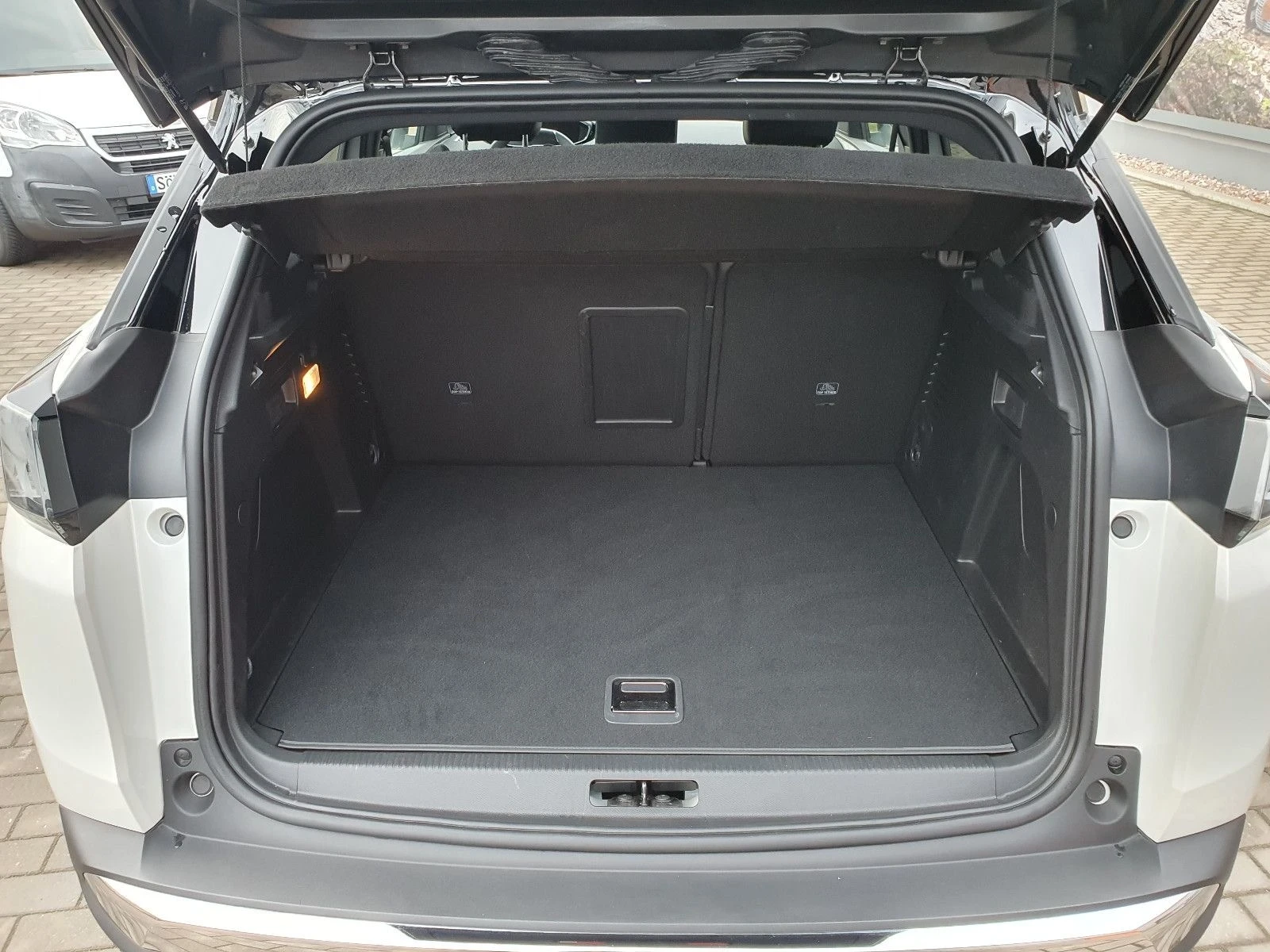 Peugeot 3008 1.6 GT Night Vision 299hp | Mobile.bg   12