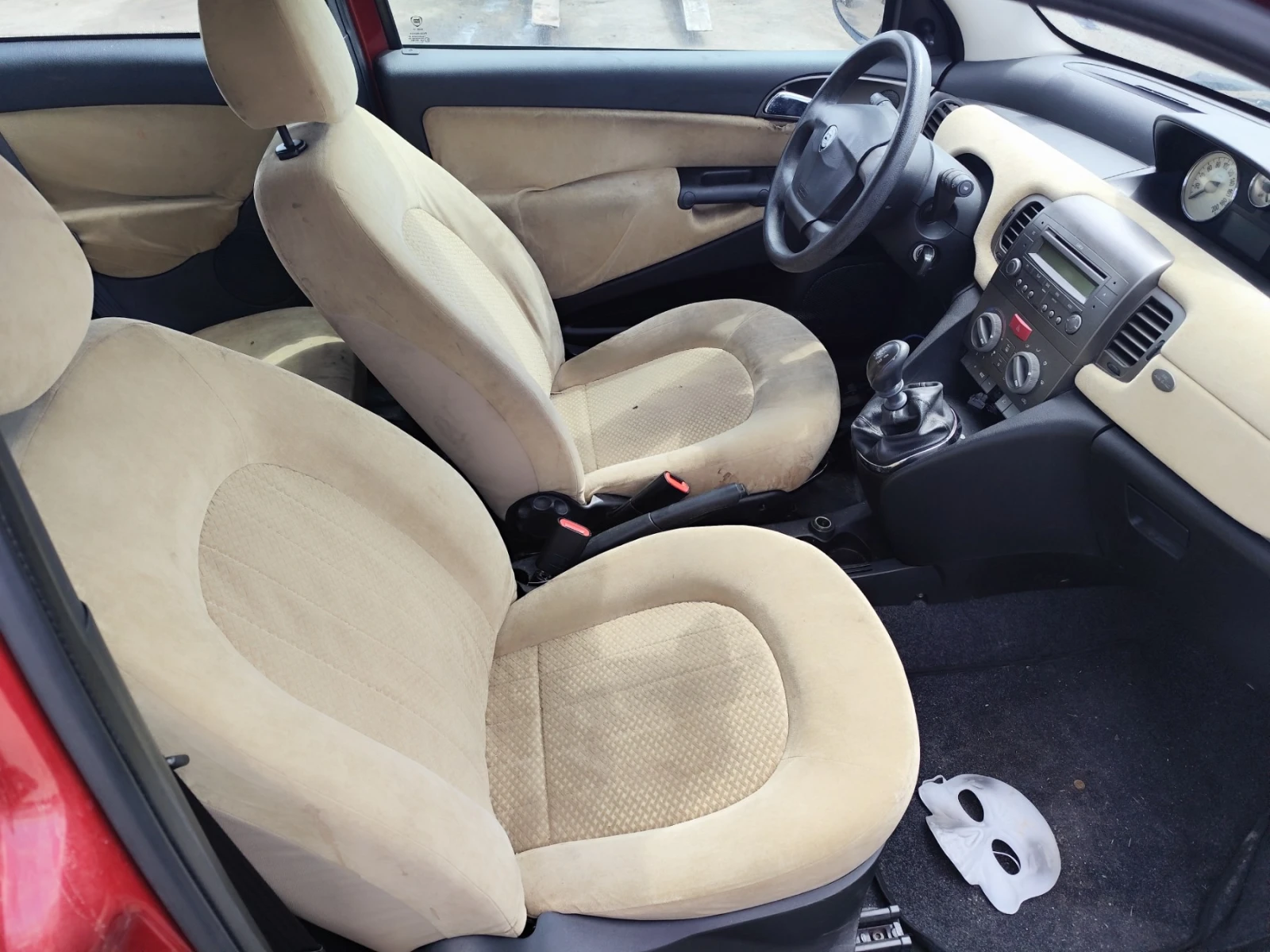 Lancia Ypsilon 1.2 - изображение 6