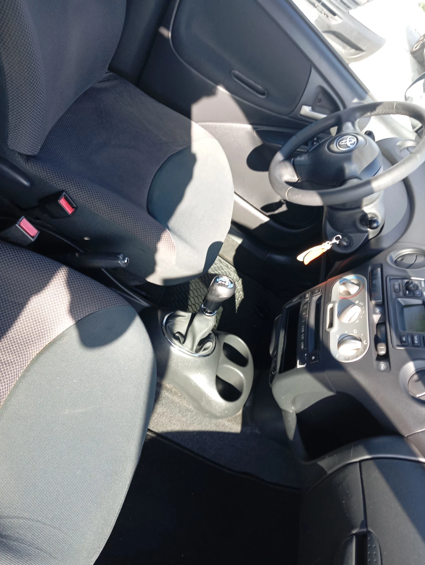 Toyota Yaris 1.3  бензин  - изображение 8