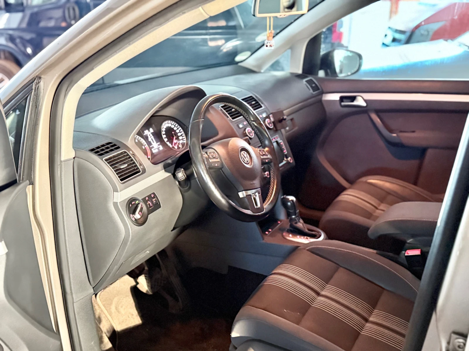 VW Touran 2, 0TDI 140hp DSG - изображение 6