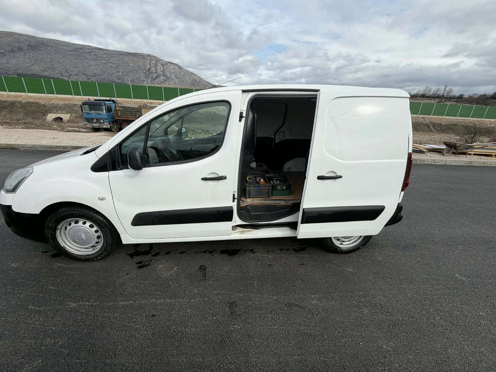 Citroen Berlingo 1.6 HDI, снимка 12 - Автомобили и джипове - 53743141
