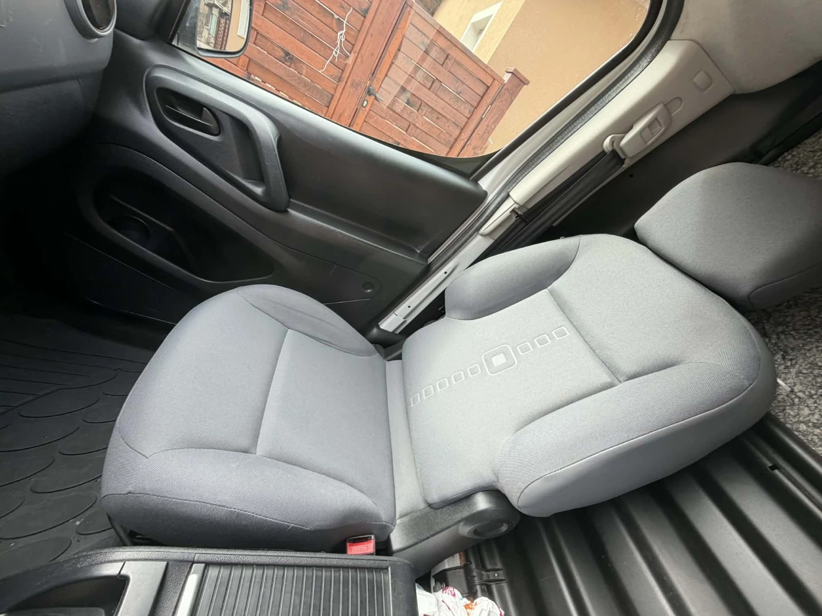 Citroen Berlingo 1.6 HDI, снимка 16 - Автомобили и джипове - 53743141