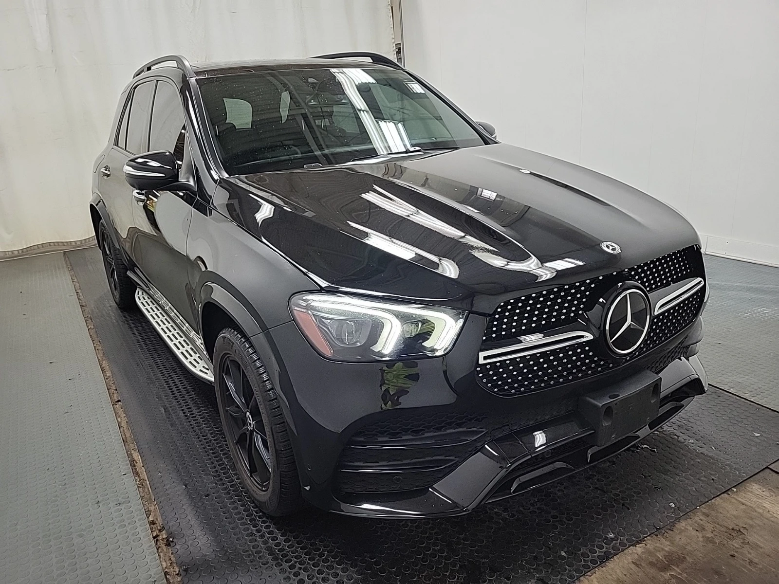 Mercedes-Benz GLE 450 AMG * 360 КАМЕРА * БЕЗ ИНЦИДЕНТ * СЕРВИЗНА ИСТОРИЯ, снимка 2 - Автомобили и джипове - 54840923