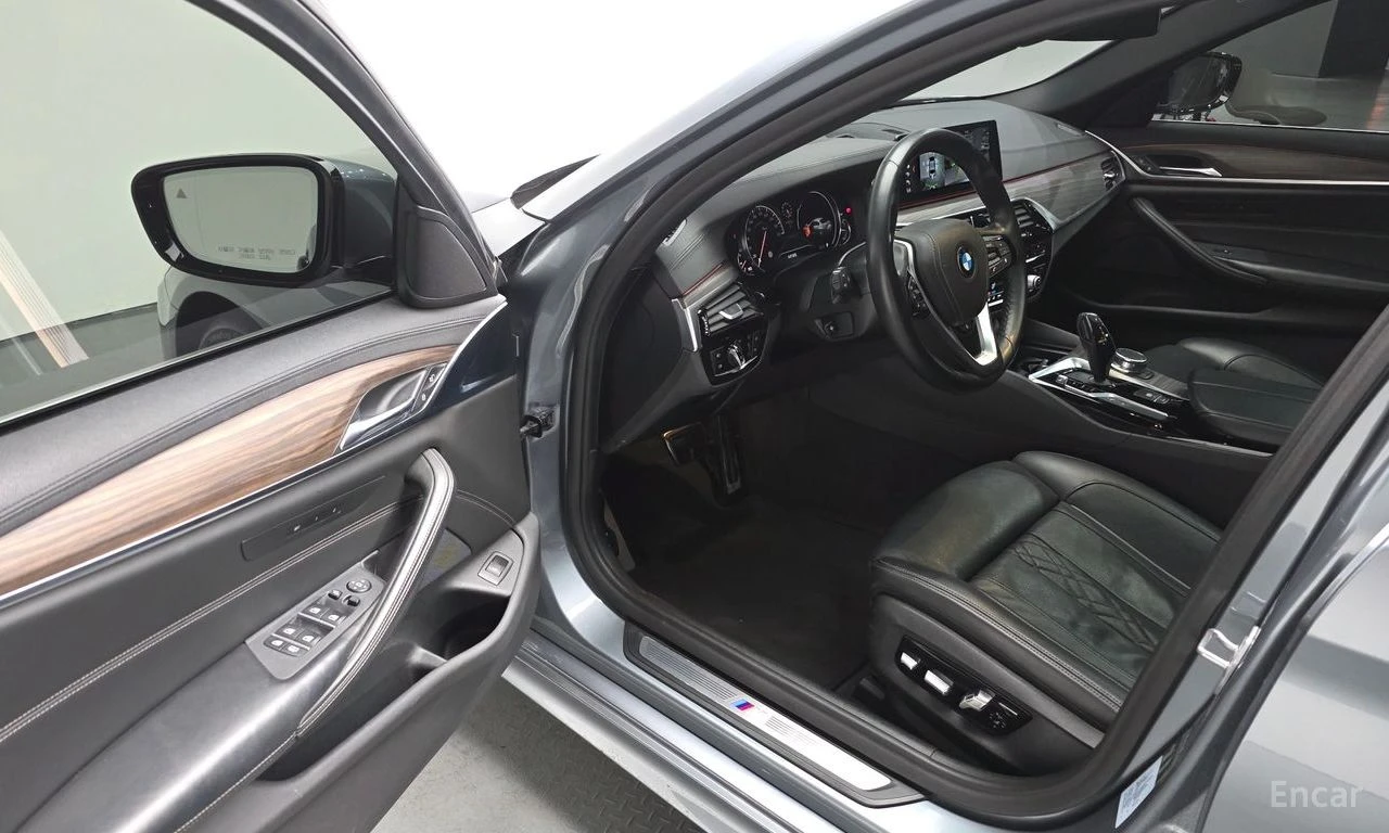 BMW 530 * ФИКСИРАНА ЦЕНА ДО БЪЛГАРИЯ * АВТОКРЕДИТ, снимка 13 - Автомобили и джипове - 55452384