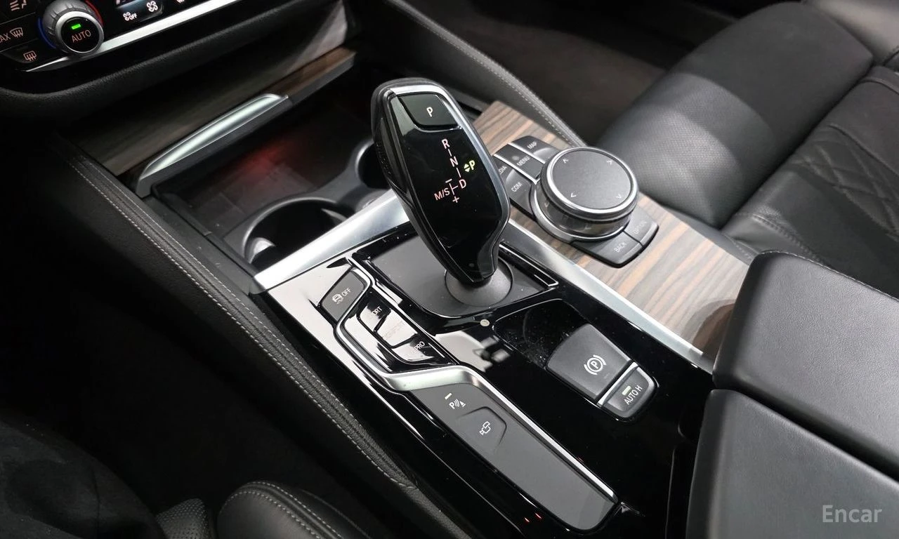 BMW 530 * ФИКСИРАНА ЦЕНА ДО БЪЛГАРИЯ * АВТОКРЕДИТ, снимка 10 - Автомобили и джипове - 55452384