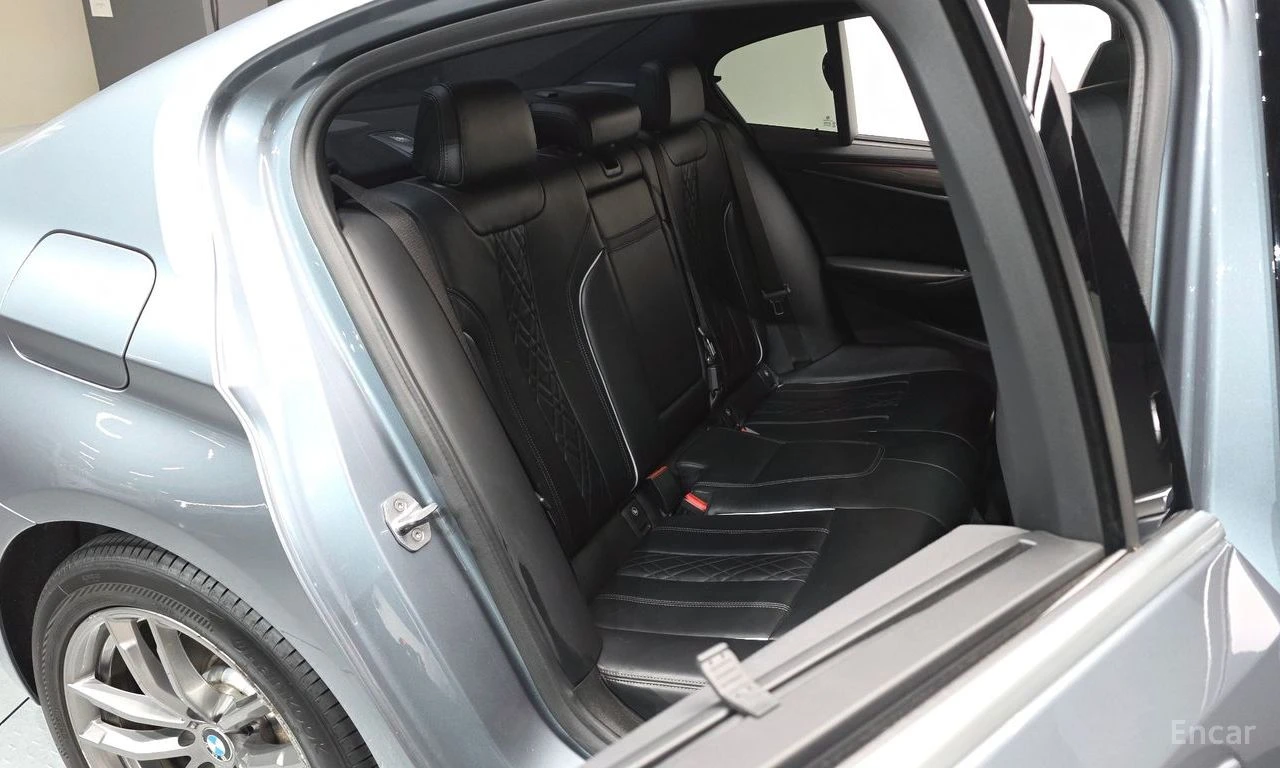 BMW 530 * ФИКСИРАНА ЦЕНА ДО БЪЛГАРИЯ * АВТОКРЕДИТ, снимка 12 - Автомобили и джипове - 55452384
