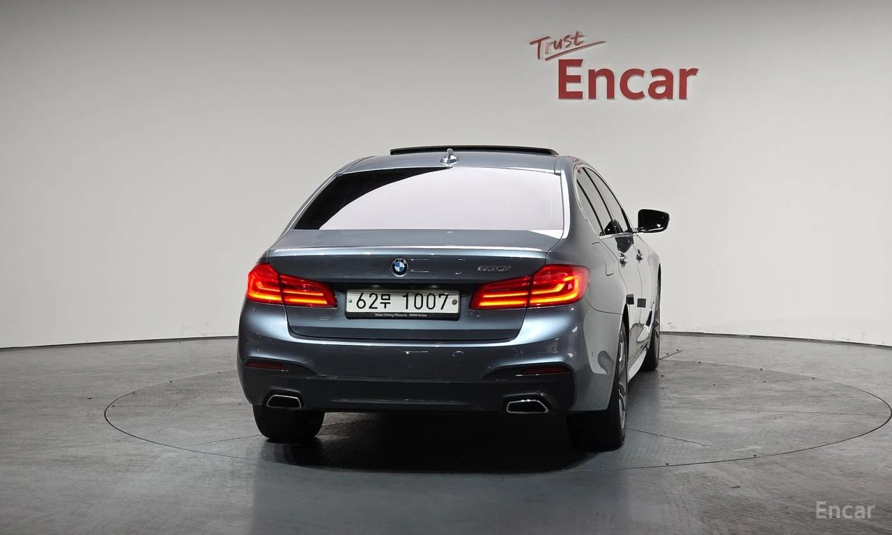 BMW 530 * ФИКСИРАНА ЦЕНА ДО БЪЛГАРИЯ * АВТОКРЕДИТ, снимка 5 - Автомобили и джипове - 55452384