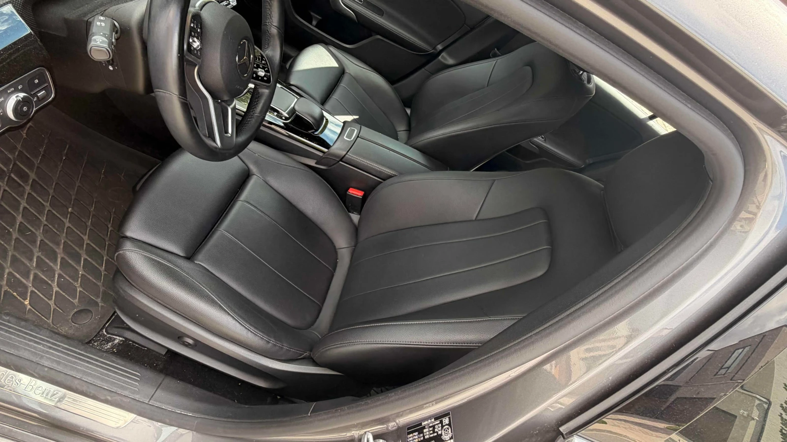 Mercedes-Benz A 250 4MATIC / КОЖА / NAVI / PANO , снимка 6 - Автомобили и джипове - 55832797