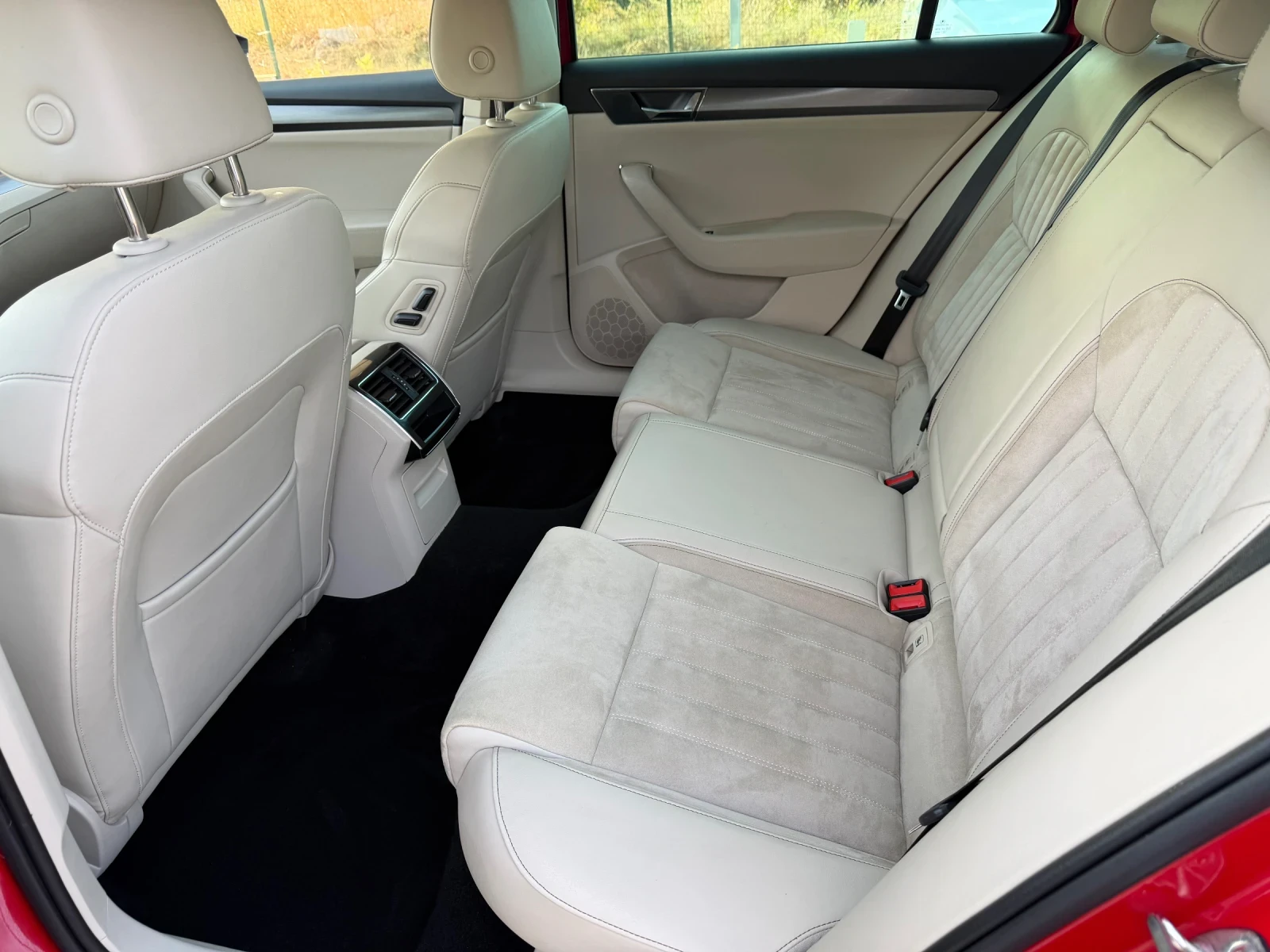 Skoda Superb 2.0TDI Швейцария , снимка 12 - Автомобили и джипове - 56251450