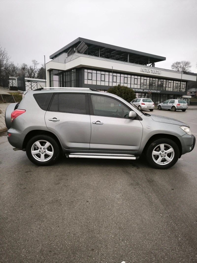 Toyota Rav4, снимка 15 - Автомобили и джипове - 53280216