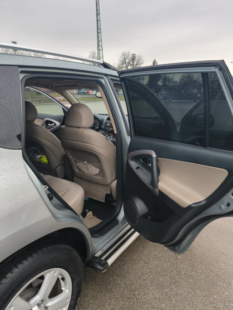 Toyota Rav4, снимка 7 - Автомобили и джипове - 53280216