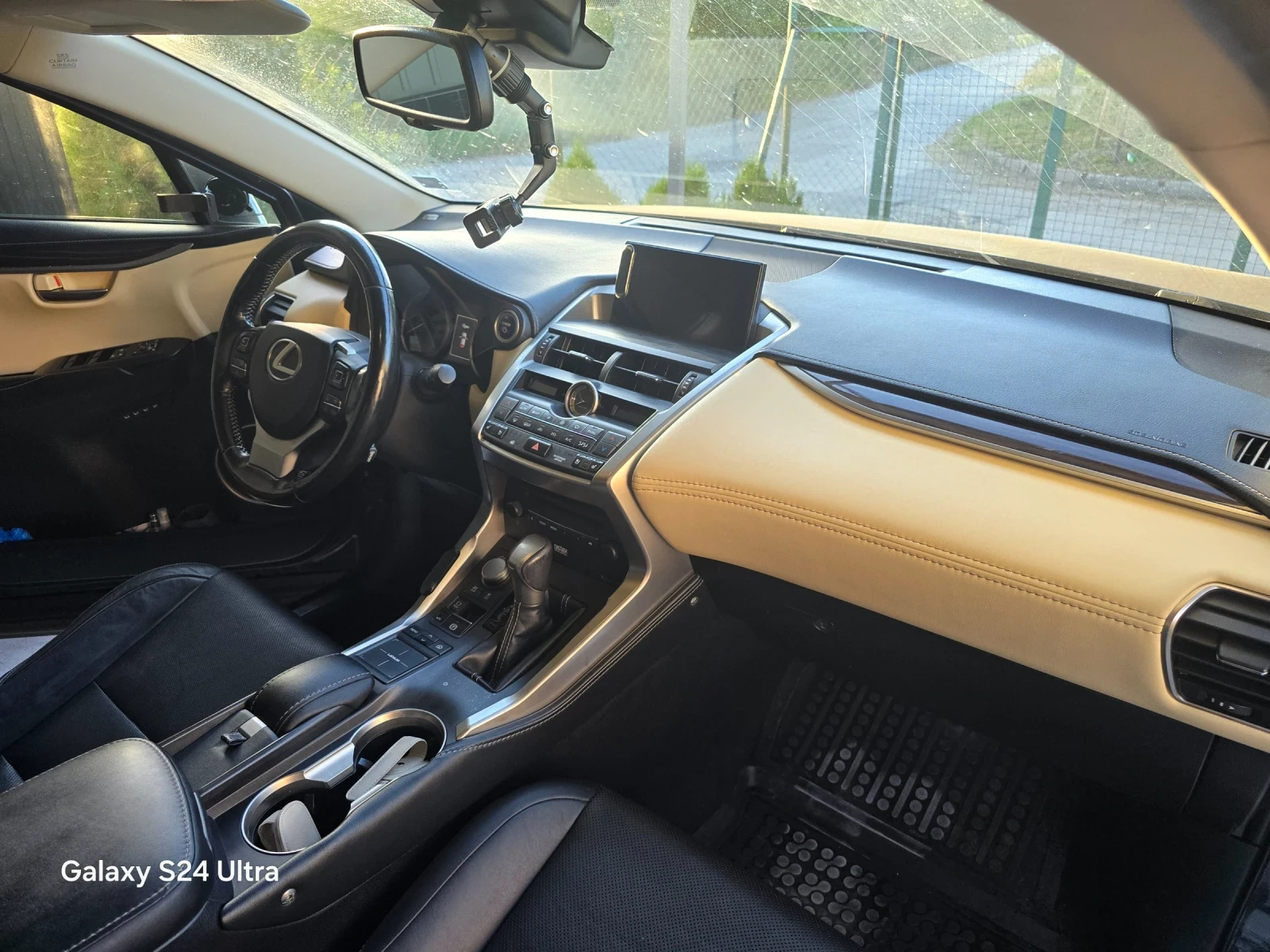 Lexus NX 300h LPG Най-високо ниво на оборудване, снимка 5 - Автомобили и джипове - 54755441