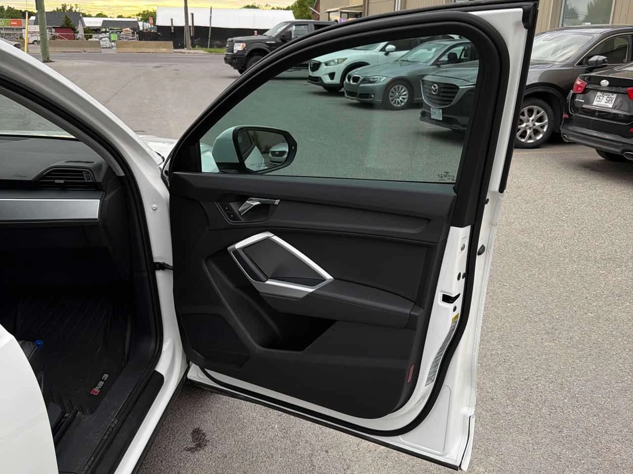 Audi Q3 * KOMFORT * CARFAX * ЦЕНА ДО БГ, снимка 11 - Автомобили и джипове - 54750148