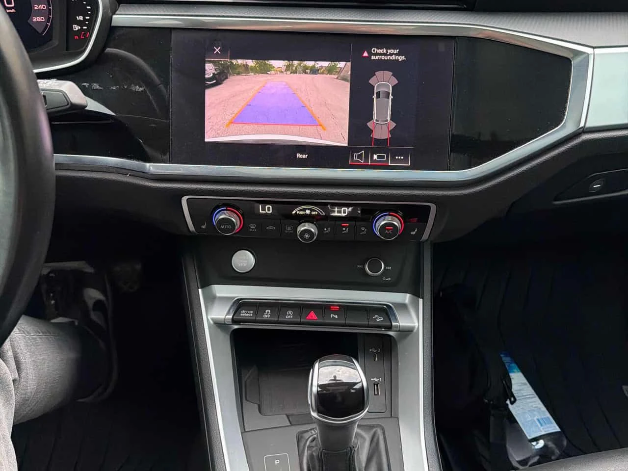 Audi Q3 * KOMFORT * CARFAX * ЦЕНА ДО БГ, снимка 8 - Автомобили и джипове - 54750148