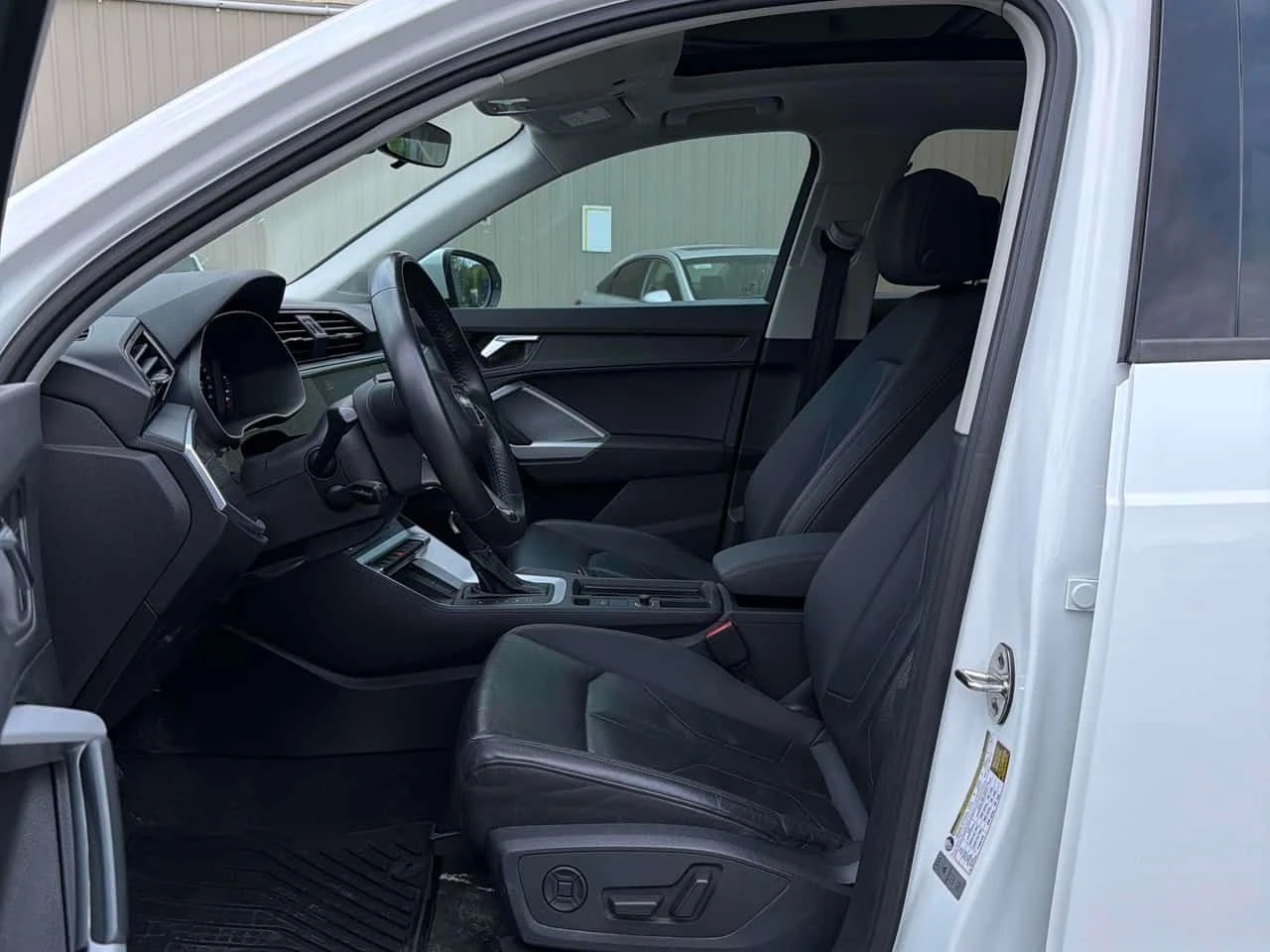 Audi Q3 * KOMFORT * CARFAX * ЦЕНА ДО БГ, снимка 6 - Автомобили и джипове - 54750148