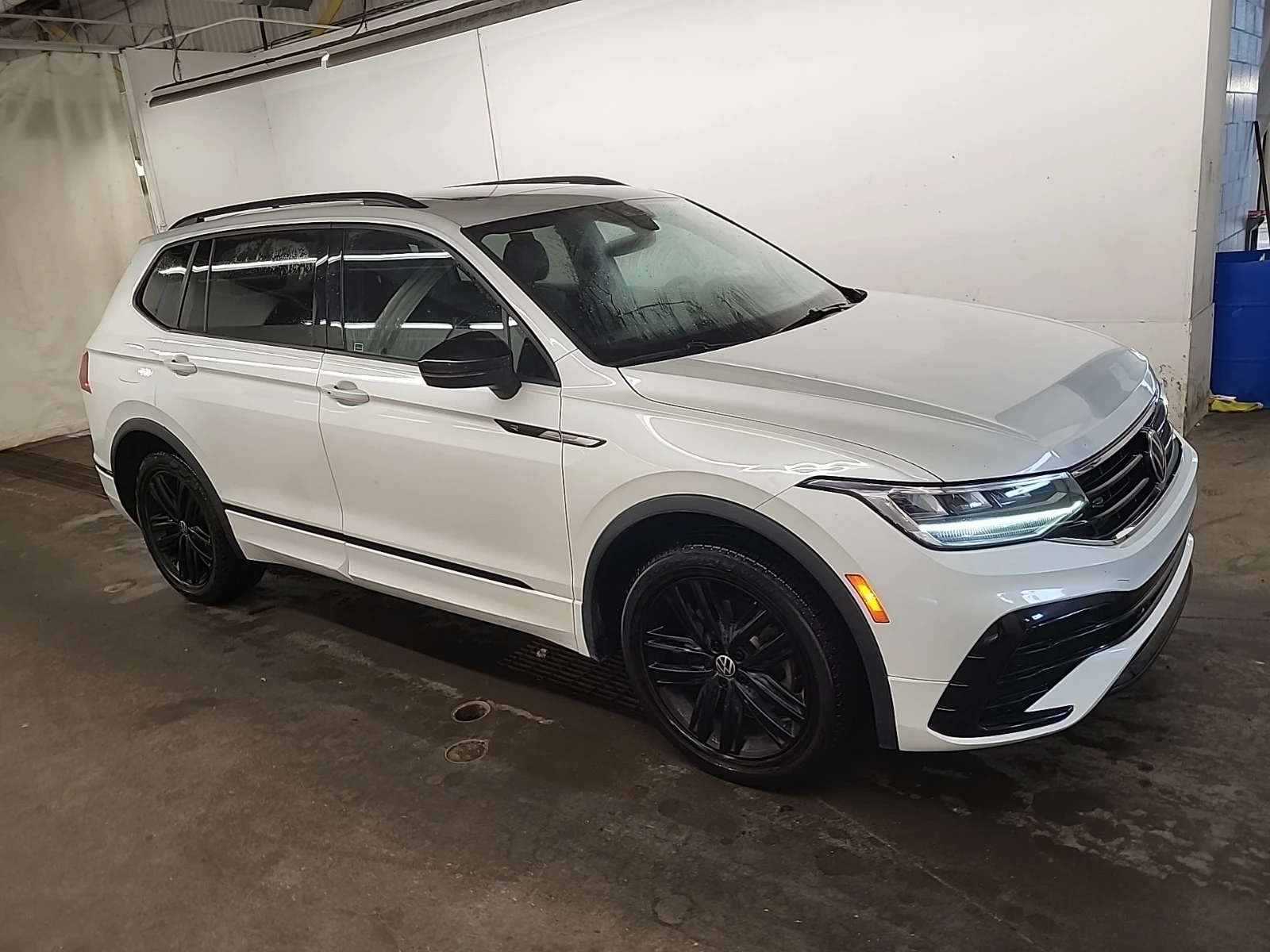 VW Tiguan * COMFORTLINE R LINE BLACK EDITION * CARFAX * , снимка 2 - Автомобили и джипове - 56081812