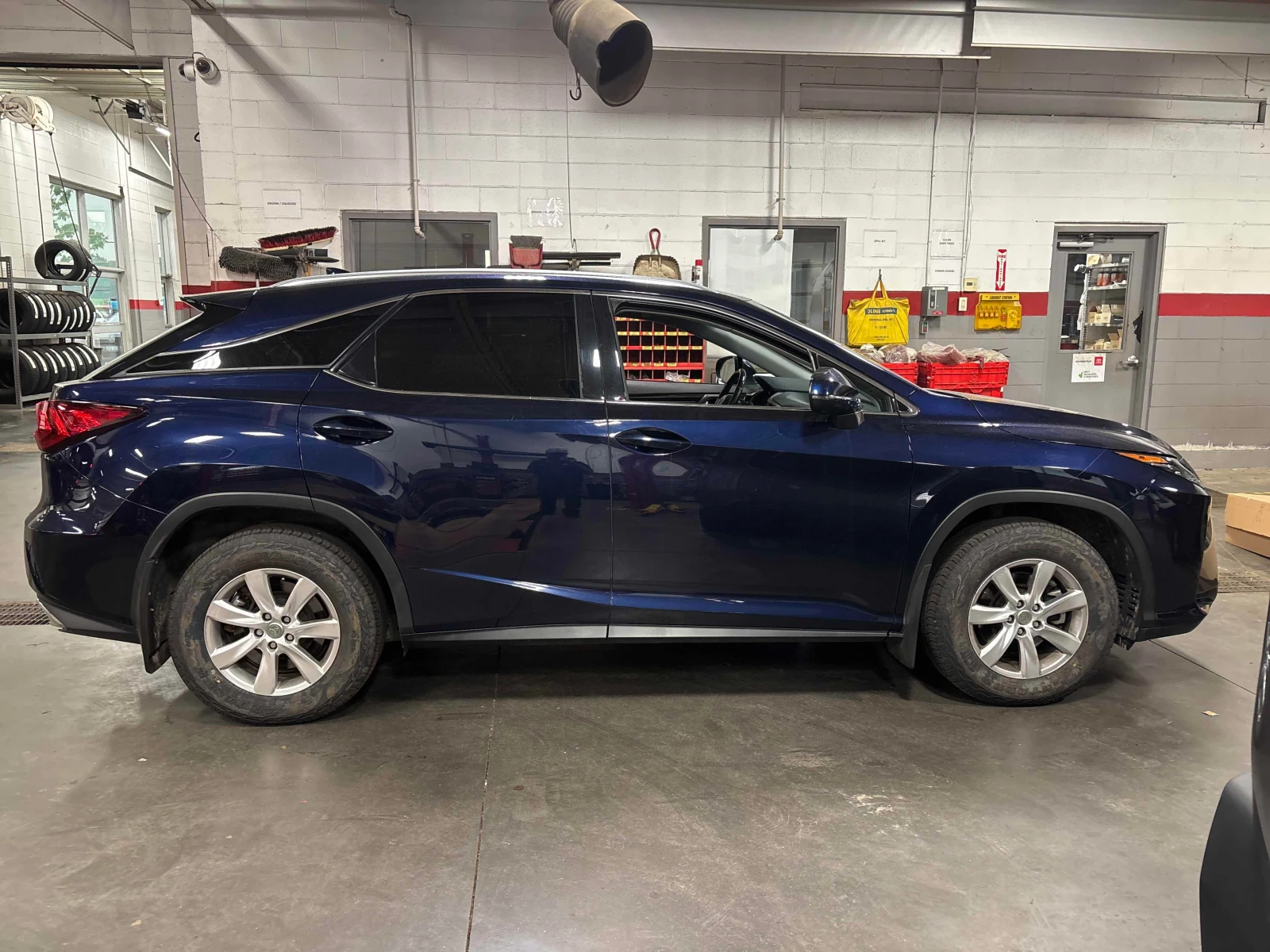 Lexus RX 350 * AWD 4dr * CARFAX * ОПЦИЯ ЗА ФИНАНСИРАНЕ, снимка 3 - Автомобили и джипове - 56087193