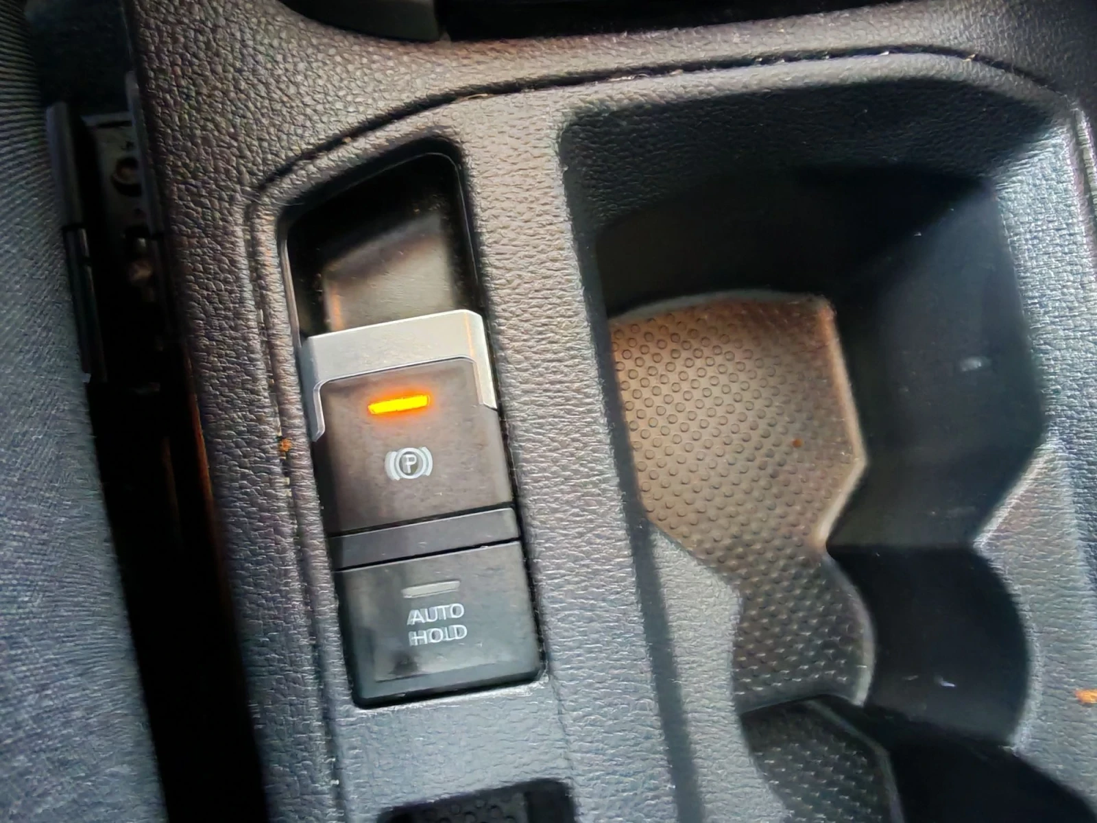VW T-Roc 2.0 DIESEL 120 k. c. , снимка 16 - Автомобили и джипове - 56130624