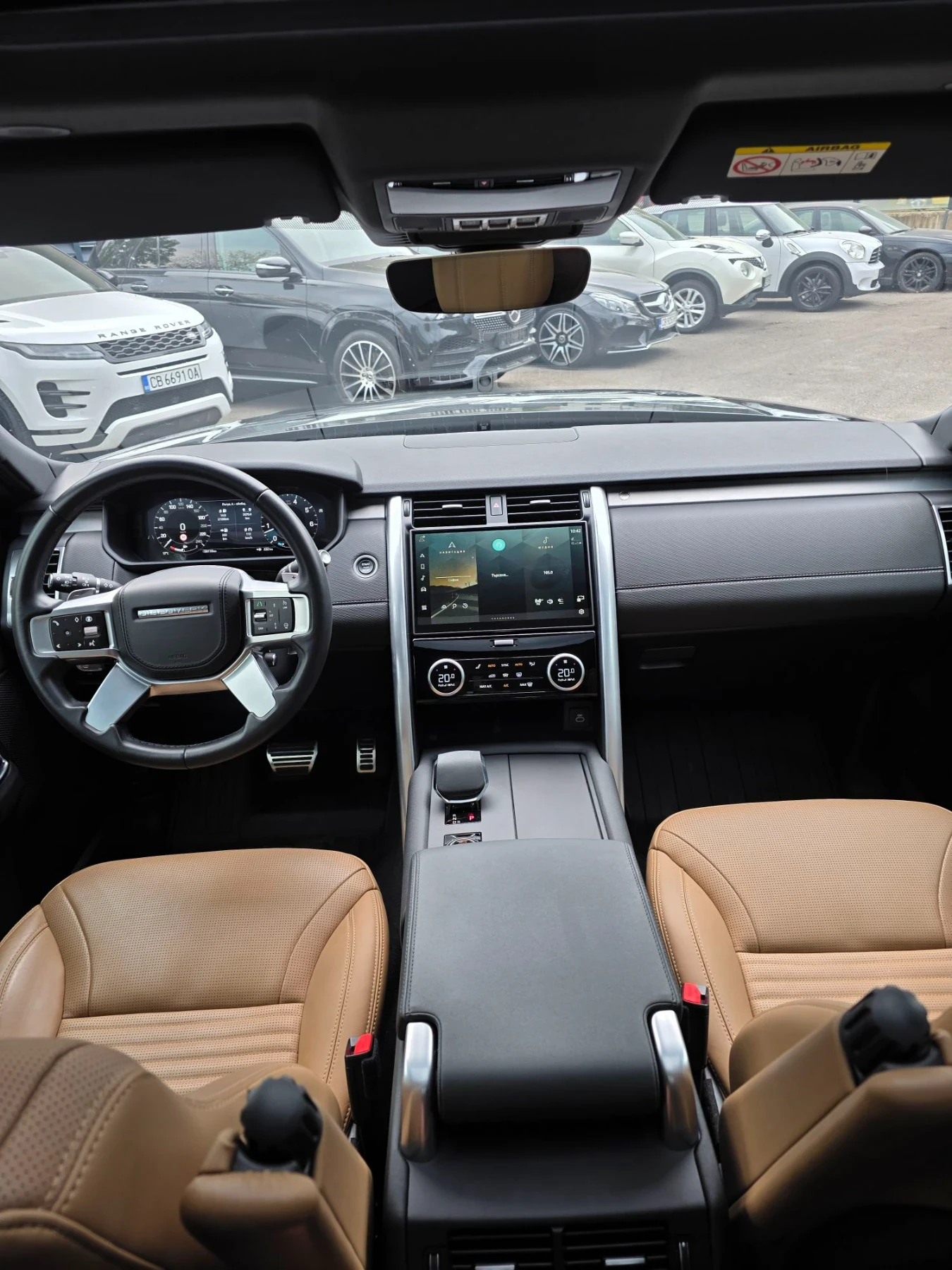 Land Rover Discovery P360/R-Dynamic/SE/Pano/1 Собственик, снимка 11 - Автомобили и джипове - 56175644