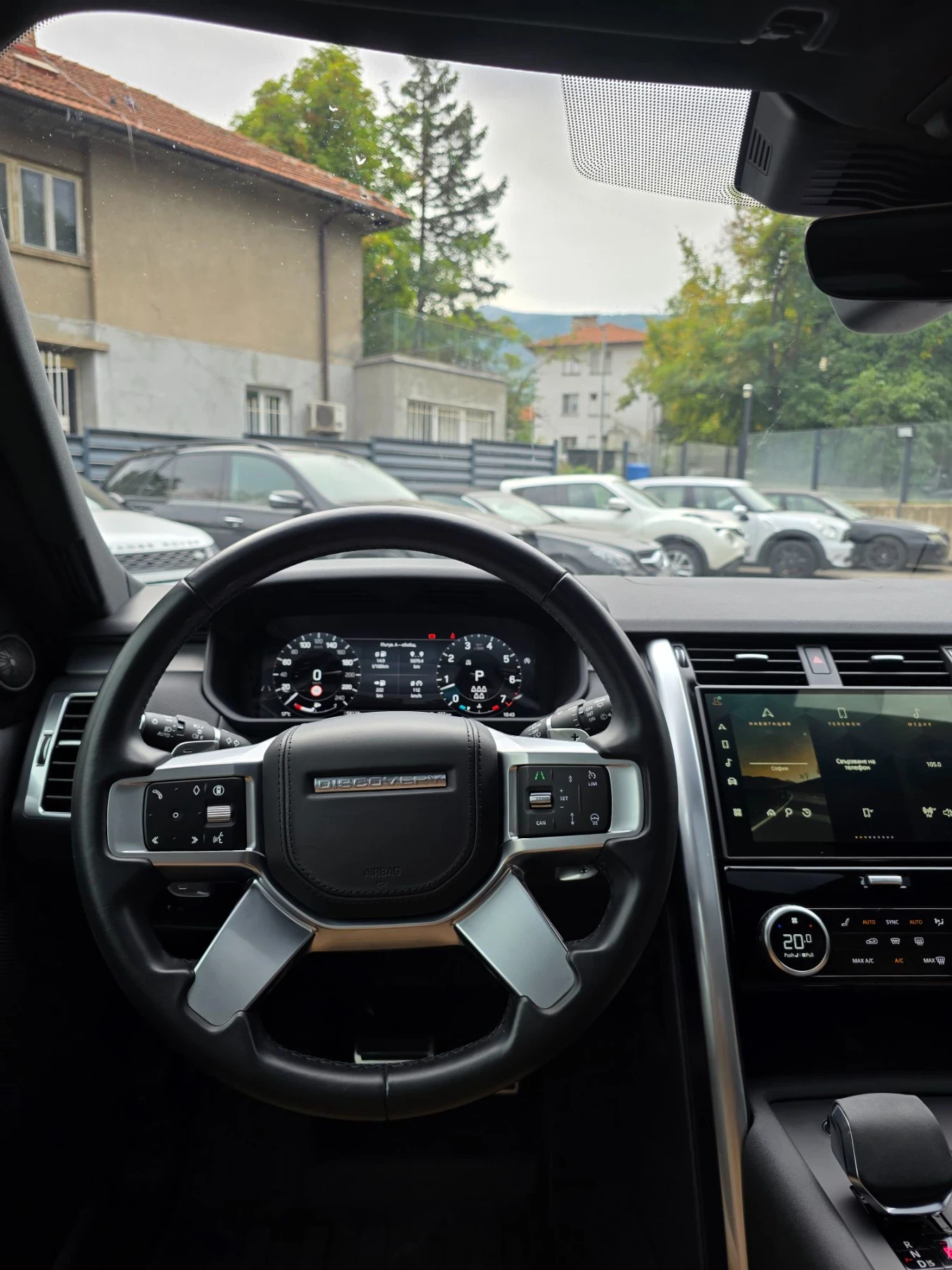 Land Rover Discovery P360/R-Dynamic/SE/Pano/1 Собственик, снимка 12 - Автомобили и джипове - 56175644