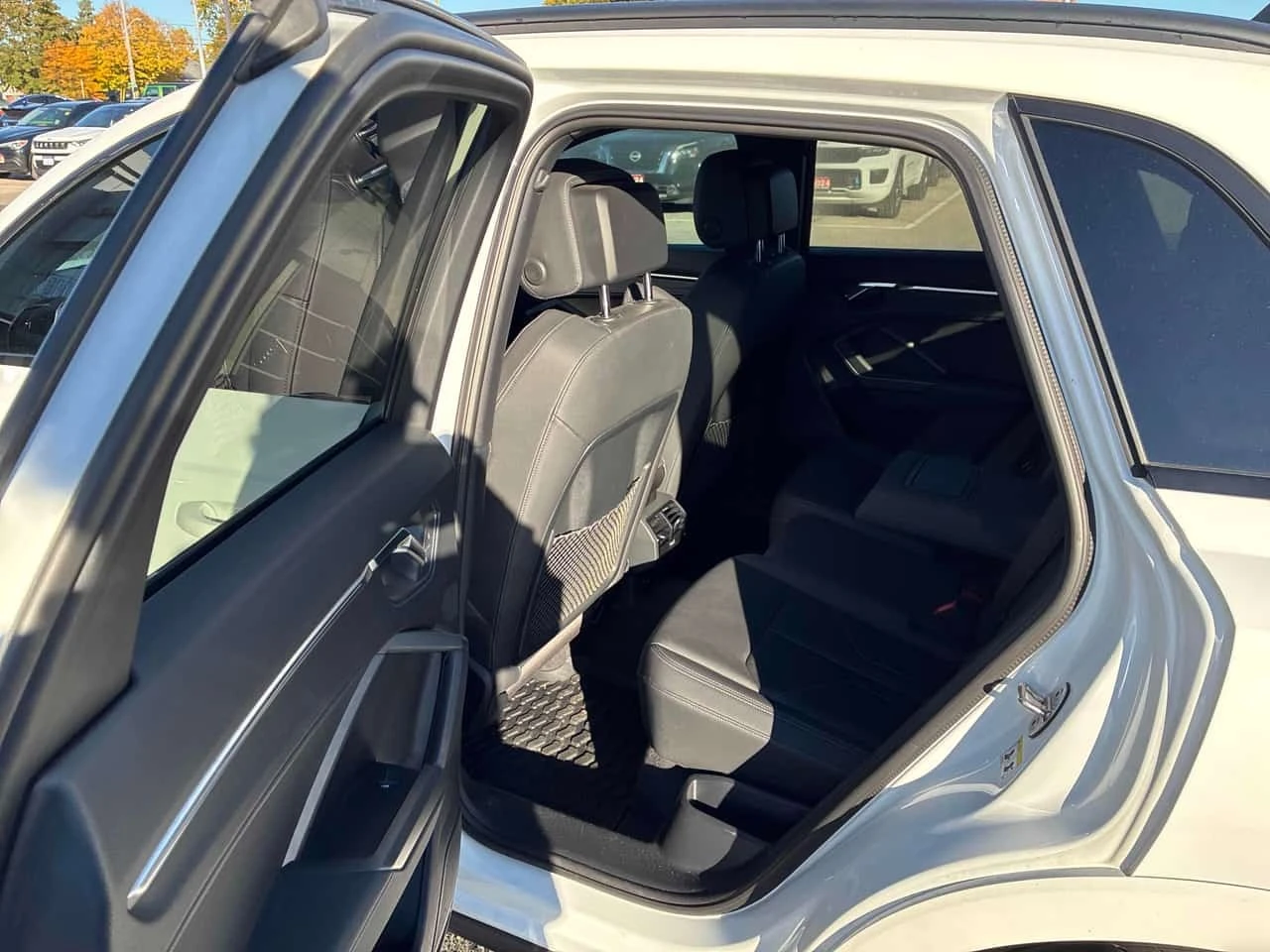Audi Q3 Technik  CARFAX, снимка 15 - Автомобили и джипове - 56597883