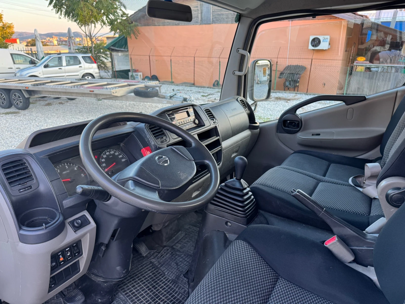 Nissan Capstar NT 400 Бордови - изображение 6