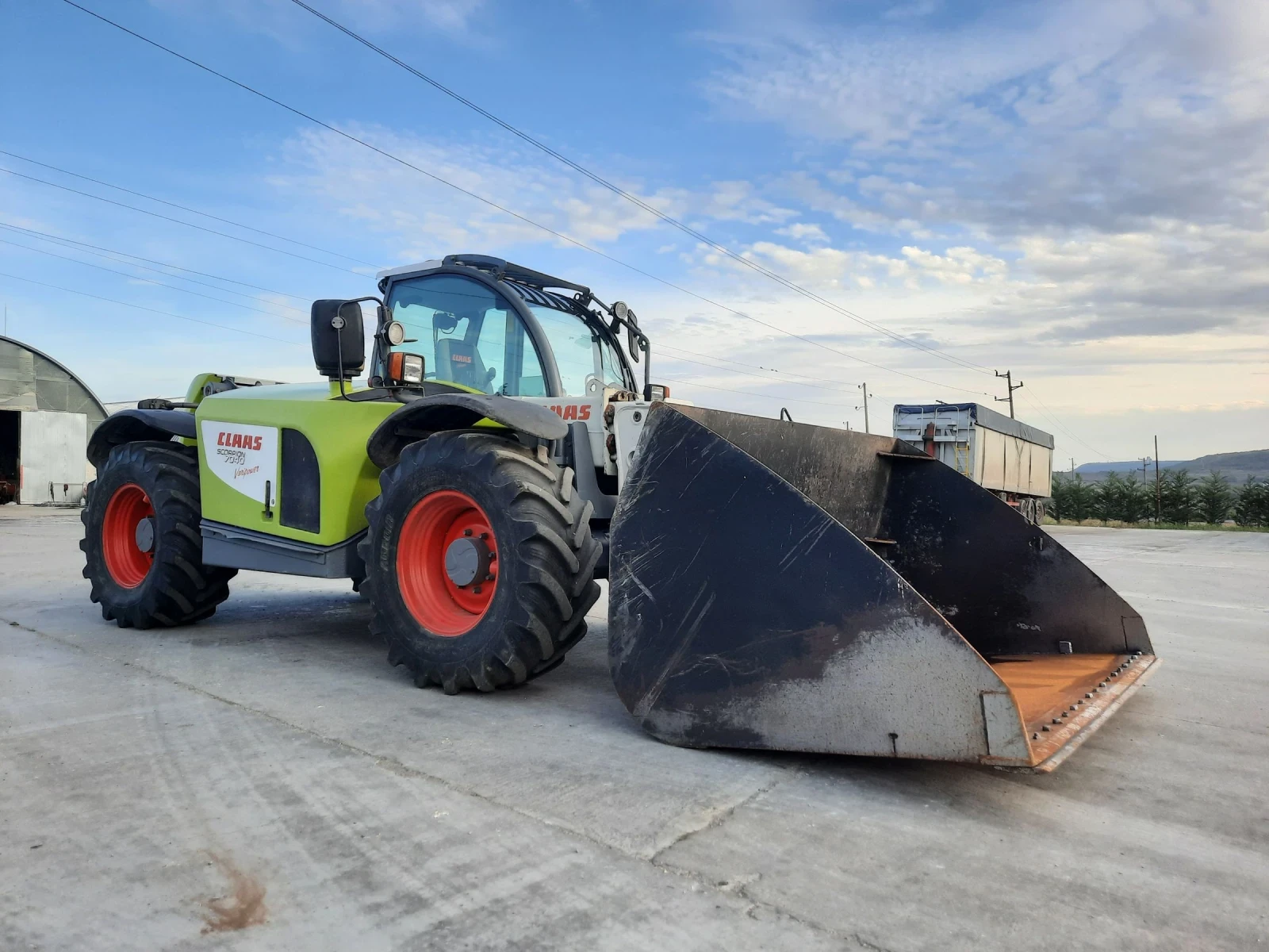 Телескопичен товарач Claas 7040VP - изображение 6