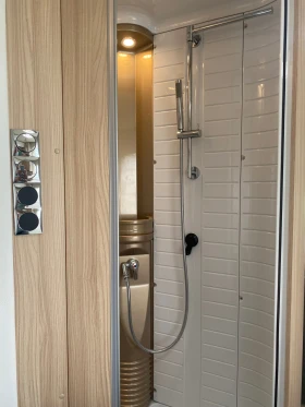 Кемпер Burstner Lyseo, кралско легло, 3, 5 t., снимка 16